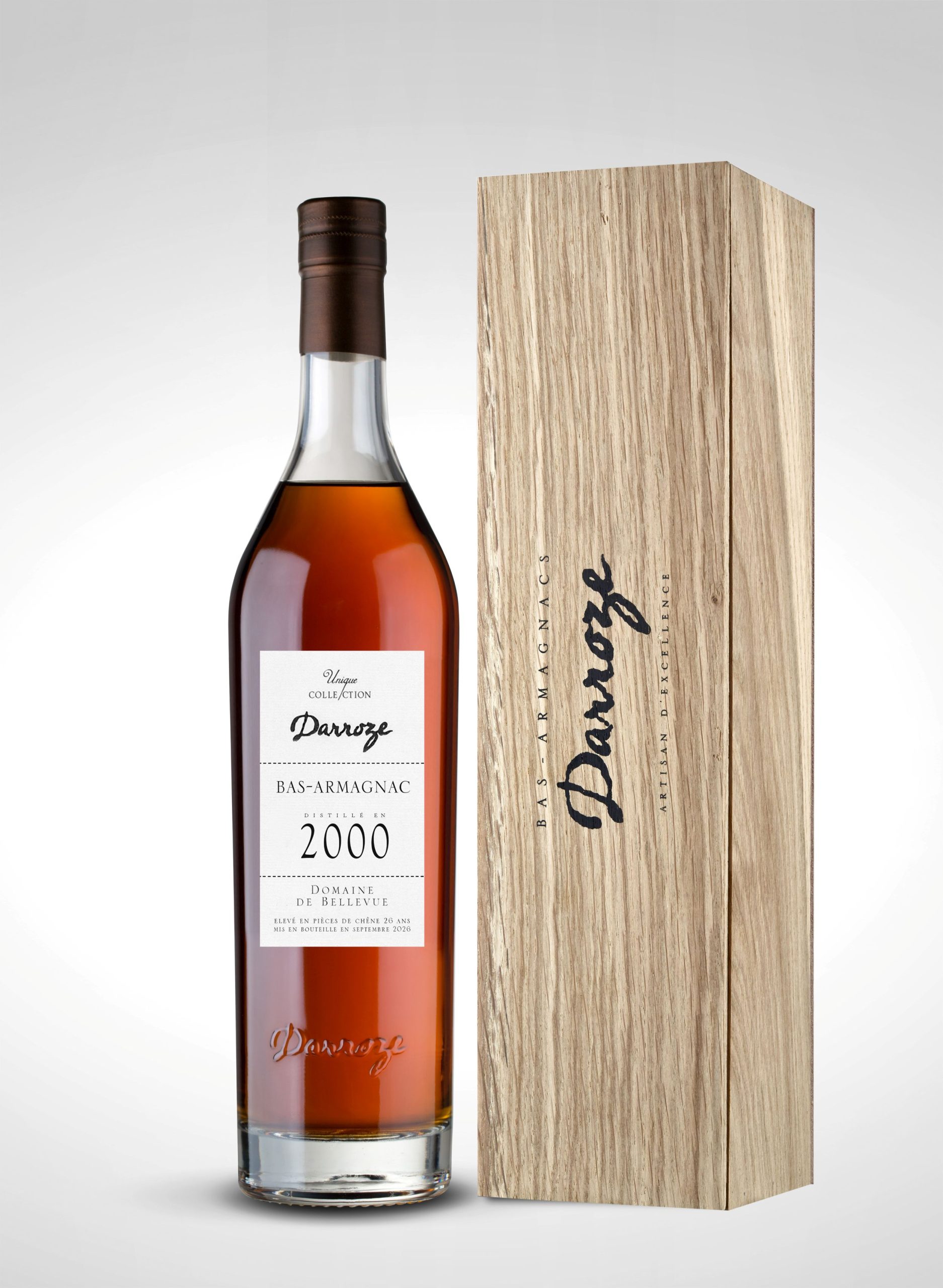 Bouteille d'Armagnac Darroze de la Collection Unique, millésime 2000, domaine de Bellevue avec sa caisse bois